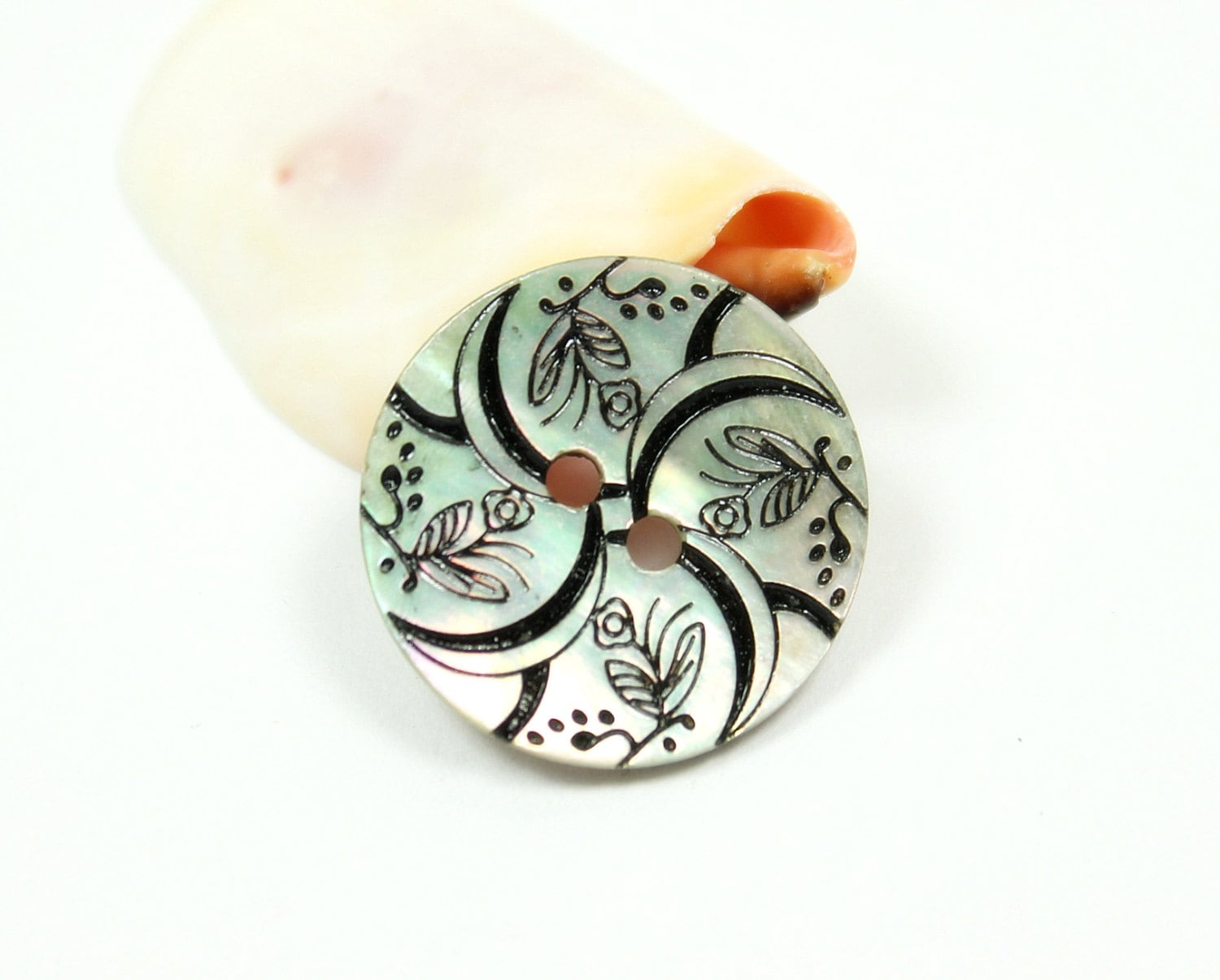Shell Buttons - Rich Luster Flower Mandala Pattern Shell Buttons, 0.79 ...