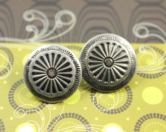 Metal Buttons - Emboss Big Daisy Bloom Design Gunmetal  Buttons, 0.79 inch, 10 pcs