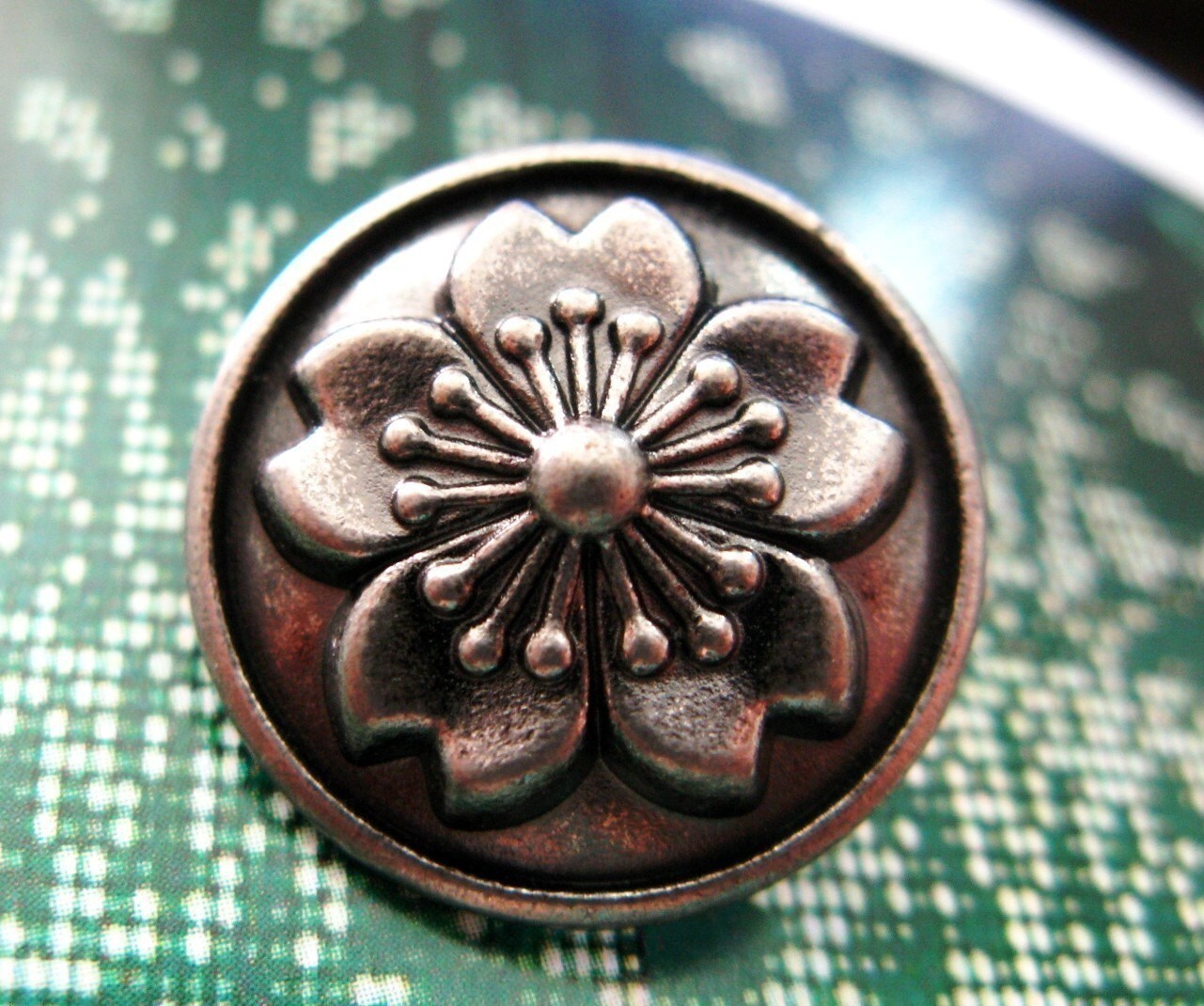 Set 10 Pieces 18mm (0.71 Inch) Sakura Pattern Gray Silver