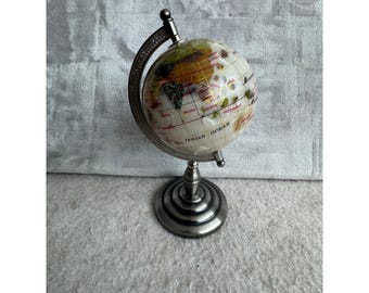 Bureaubol in vintage stijl met edelsteen inlegwerk bol parelmoer zilverkleurige standaard 9 inch