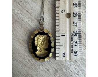 Vintage Gold Ton Cameo Anhänger Halskette Schwarz Oval neoklassische Porträt 18 Zoll