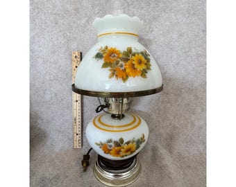 Lámpara de huracán vintage, eléctrica, de vidrio lechoso, con diseño floral, para mesa, iluminación decorativa.