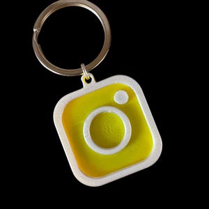 Porte-clé Instagram avec tag NFC pour le partage de profil