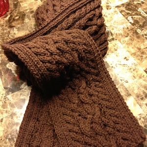 Hand knitted men’s scarf in dark brown pure wool yarn, wool cable knit scarf, hand knitted scarf for men, men’s wool cable knit scarf