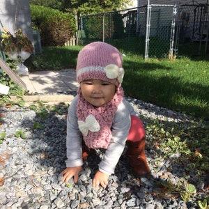 Gorgeous hand knitted baby girls scarf and a hat, bow scarf, hat with a bow set gor toddler girls, soft pink girls scarf, hand knitted hat