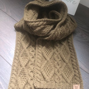 Hand knitted men’s scarf, Luxurious Peruvian wool cable knit scarf, forest green wool scarf, cable knit scarf, moss green