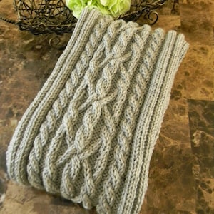Bufanda tejida a mano para hombre, hermosa bufanda de punto cable para hombre, bufanda tejida a mano con hilo de lana peruana color gris plateado, bufandas de invierno para hombre