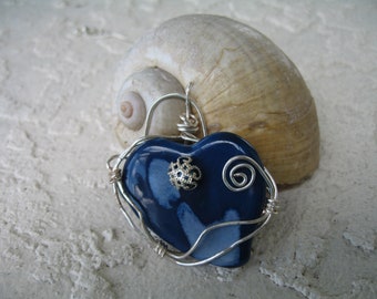 Wire wrap ceramic heart pendant, 18 inch long, dark blue