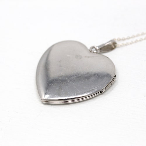 Statement Heart Locket - Retro Era Sterling Silver Engraved Floral Designs Pendant Necklace - Circa 1960s shops Keepsake Photo 60s H.F.B. Jewelry