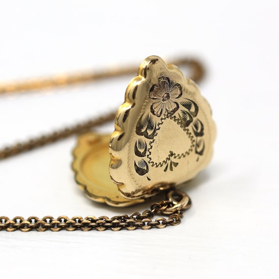 Vintage Heart Locket - Retro Gold Filled Scallope… - image 3