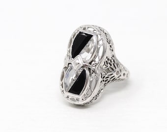 Anillo Art Déco en blanco y negro - Oro blanco vintage de 14k con ónix negro de talla fantasía y zafiro blanco sintético - Década de 1930, talla 3 1/2, joyería fina de filigrana.