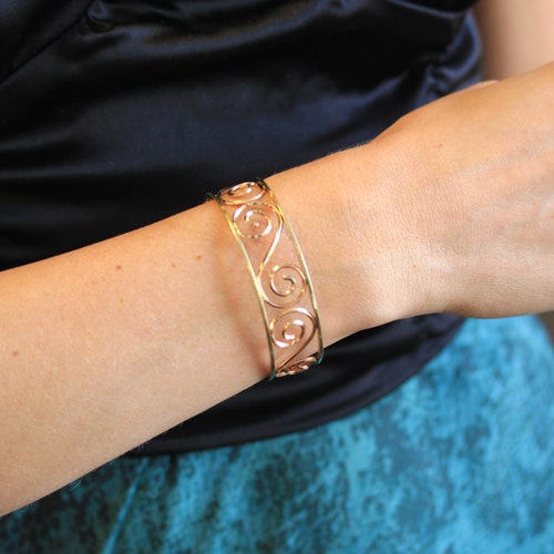 Vintage Cuff shops Bracelet - Retro Yellow & Rose Gold Filled Two Tone Open Metal Designs - Circa 1940s Era Signed Krementz Statement 40s Jewelry