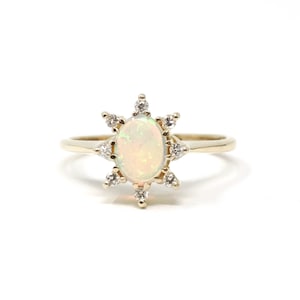 Vintage Opal & Diamant Halo Ring - Moderner 14k Gelbgold Oval Cabochon Edelstein - Vintage 1980er Jahre Größe 29 1/4 Star Flower Fine 80s Schmuck