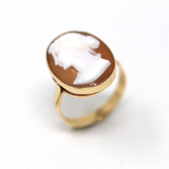 Vintage Cameo Ring - Retro 10k Yellow Gold Oval C… - image 4