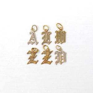 Dijes de letras vintage: collares colgantes de estilo inglés antiguo con iniciales bañadas en oro estilo art déco: joyería personalizada de la década de 1930