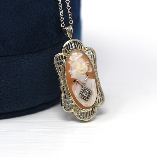 Verkauf - Vintage Cameo Halskette - Art Deco 14k Weißgold geschnitzter Muschelanhänger Charme - Zirka 1930er Jahre Ära Filigraner Habillé Stil Diamant Schmuck