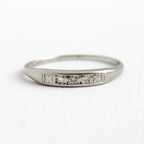 Antique 14k White Gold Diamond Wedding Band Ring - Size 4 3/4 Art Deco 1930s 1940s Bridal Fine Jewelry Flower Accents