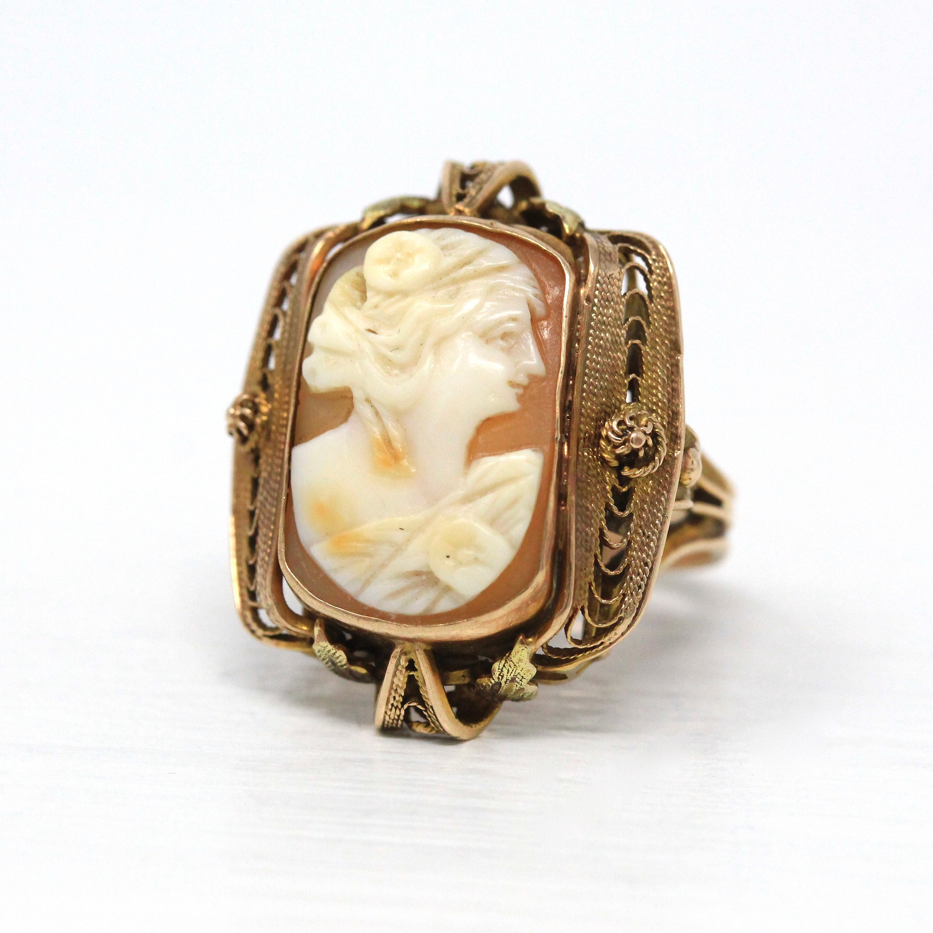 18 Karat French Shell Cameo Rose Gold Earrings Ring Set, 1960s, Set of 3  for sale at Pamono