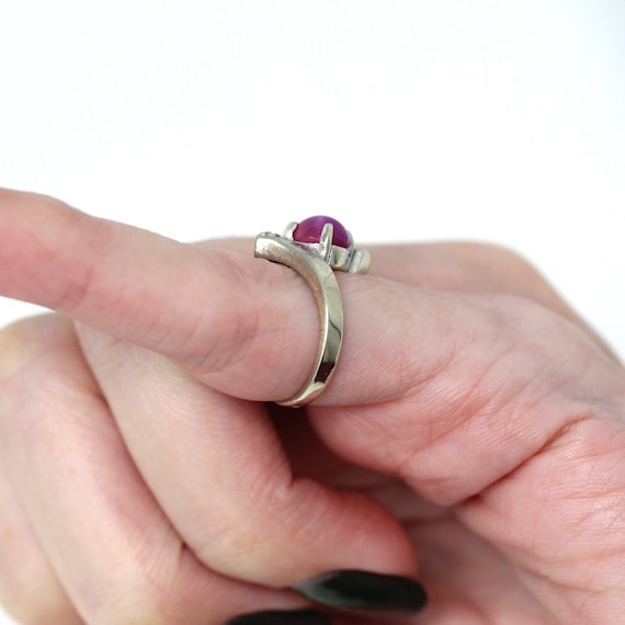 Sale - Created Star Ruby Ring - Vintage 10k White… - image 4