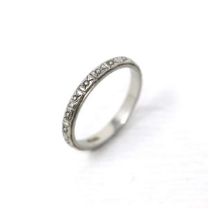 Art Deco Wedding Band - Vintage 18k White Gold Floral Orange Blossom Ring - Circa 1930s Vintage Size 6 Eternity Design Stacking Fine Jewelry