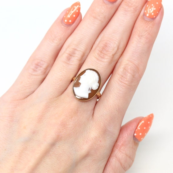 Vintage Cameo Ring - Retro 10k Yellow Gold Oval C… - image 2