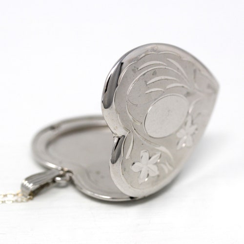 Statement Heart Locket - Retro Era Sterling Silver Engraved Floral Designs Pendant Necklace - Circa 1960s shops Keepsake Photo 60s H.F.B. Jewelry
