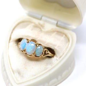 Vintage Opal Ring - Nachlass 14k Gelbgold Cabochonschliff Natürliche Drei Edelsteine - Neuzeit Zirka 1990er Jahre Größe 8 1/2 Oktober Feiner 90er Schmuck
