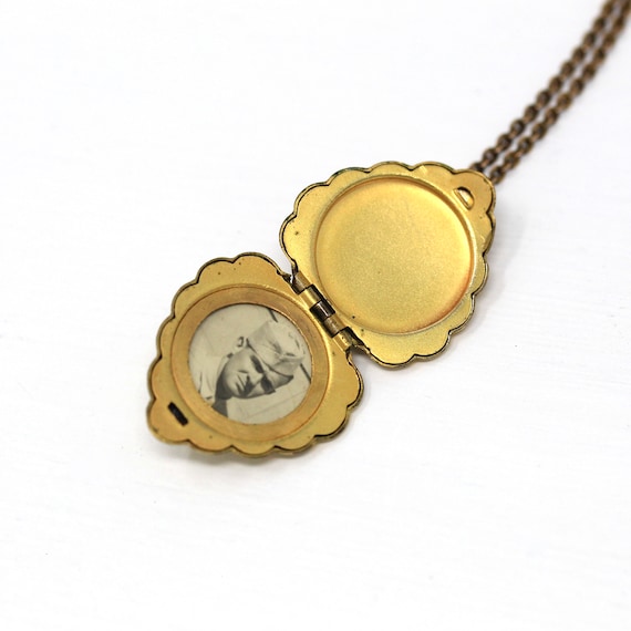 Vintage Heart Locket - Retro Gold Filled Scallope… - image 4