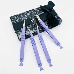 Presicion Eyelash Tweezers Set Purple Powder Coated Lash Tweezers Perfect Grip with Heart Icon on Bottom Custom Logo