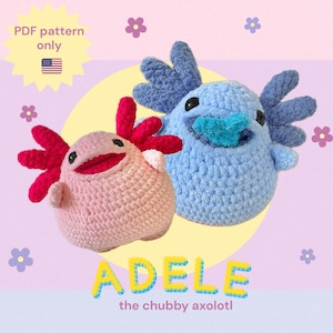 Puede incluir: Dos peluches de ajolote de ganchillo, uno rosa y otro azul, con branquias rojas y azules. El ajolote rosa tiene una boca sonriente. La imagen incluye el texto "PDF pattern only" y "ADELE the chubby axolotl".