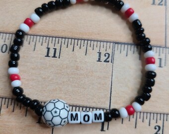 8 Braccialetti Elastici Con Ciondoli A Tema Calcio - Pallone, Casco E Scritte - Perline In Ceramica E Lega Di Zinco - Accessori Per Fans, Giocatori E Mamma Football - 5