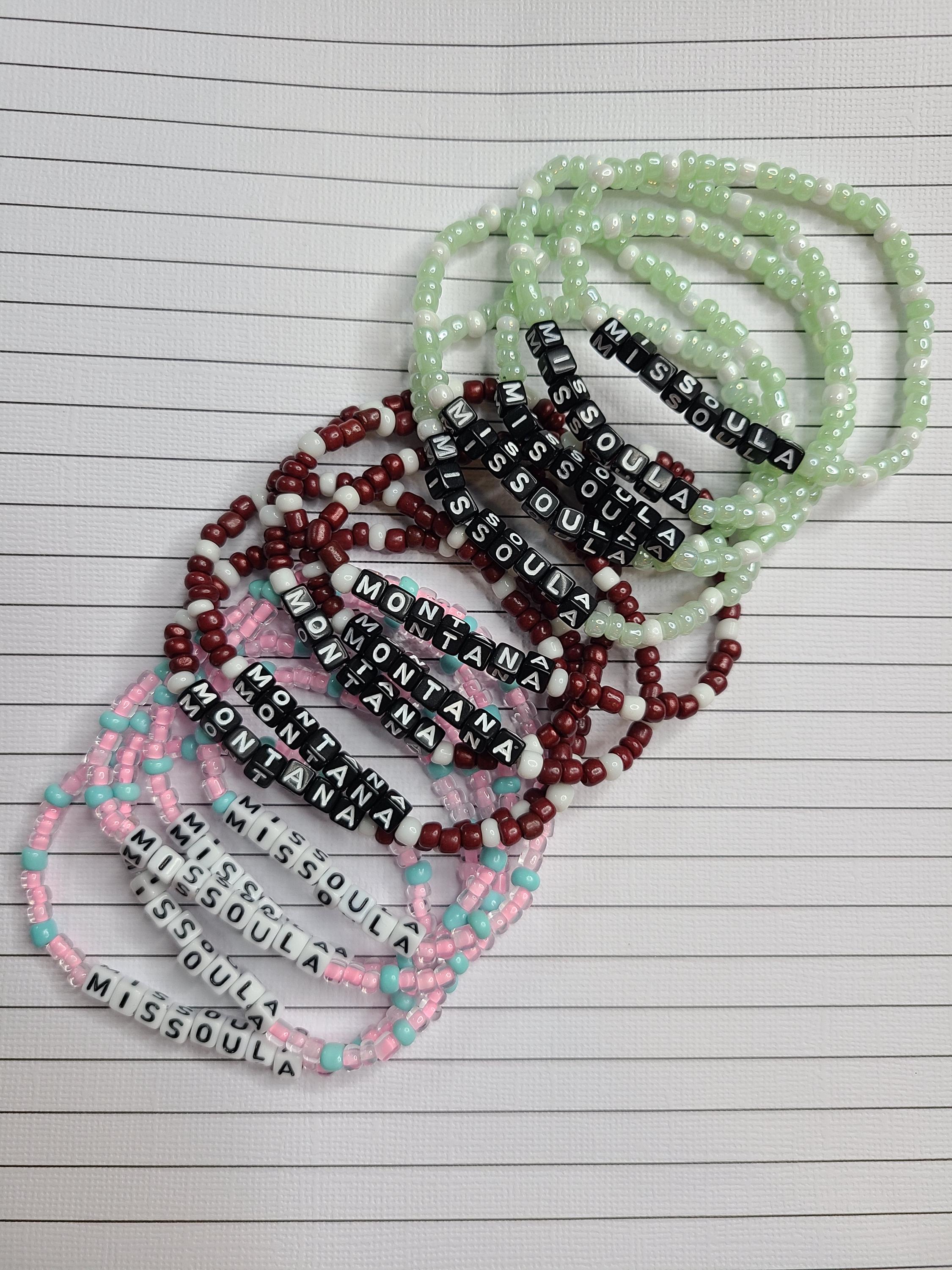 Bracciale personalizzato per insegnanti: gioielli con pietre preziose e perline dorate - Italia
