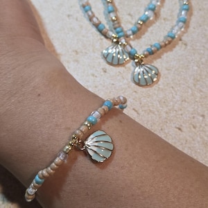 Seashell Charm Beaded Bracelet: Coastal Beach Jewelry