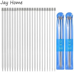 以下が含まれることがあります： Jay Homeの編み針セット。シルバーの金属製シャフトと、ミリ単位のサイズが記載されたグレーのプラスチック製エンドキャップ付き。7.0mmと6.0mmの2ペアが、25cmと記された青いプラスチック製のスリーブに入っています。