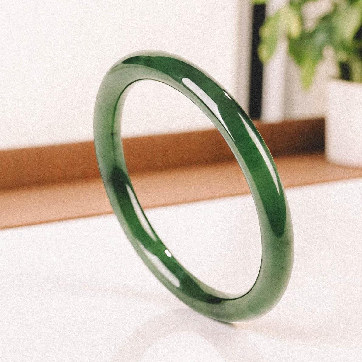 翡翠　ジェイダイト　バングル 天然本翡翠（ひすい・ジェダイト）バングル A518 - 水晶・天然石