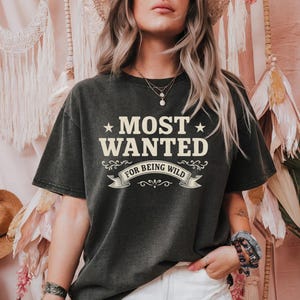 最も欲しいコンフォートカラーズ®Tシャツ、カウボーイ・カーターTシャツ、ウエスタン・バチェロレッテTシャツ、カウボーイ・カーターシャツ、Act II This Ain't Texas Tシャツ