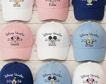 Boné personalizado com nome para férias na Disney em 2026, bonés personalizados para viagem em família à Disney, bonés combinando para grupos com Mickey e seus amigos, viagem à Disney em 2026