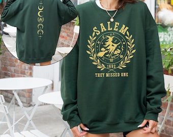 Sudadera Salem 1692 "They Missed One", camiseta de Halloween, sudadera con capucha de bruja de Salem, sudadera Salem 1692, sudadera con ambiente de bruja de Halloween