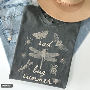 Retro Sad Bug Summer Comfort Colors®-skjorta, insektströja, Cottagecore-insektströja, minimalistisk natur-sommartröja, present till henne, söt insektsälskare-skjorta