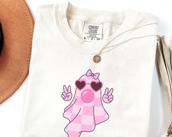 Jolie chemise girly Ghost Blowing Bubble Comfort Colors®, chemise fantôme à carreaux rétro avec noeud, joli t-shirt fantôme rose, le mercredi, nous portons du rose