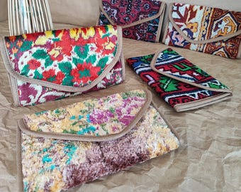 Zeitloser Charme: Handgemachte Samt Clutch mit türkischen Teppich Motiven