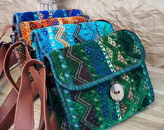 Stylische Kelim Muster Umhängetasche für Festivals und darüber hinaus - Einzigartiger Chenille Stoff, verstellbarer Träger
