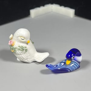 Lot of 2 Miniature Bird Figurines – Porcelain & Art Glass – Vintage Mixed Media Pair