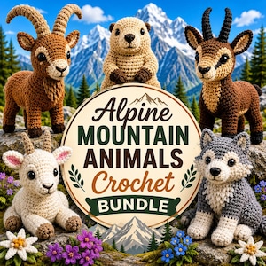 Könnte beinhalten: Eine Sammlung von fünf gehäkelten Alpentieren, darunter ein brauner Steinbock, ein beiges Murmeltier, eine dunkelbraune Gemse, eine weiße Bergziege und ein grauer Wolf. Ein rundes Schild in der Mitte trägt den Text Alpine MOUNTAIN ANIMALS Crochet BUNDLE.