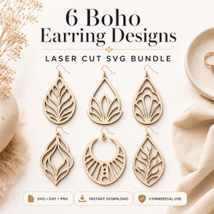 Peut inclure: Six modèles de boucles d'oreilles en bois découpées au laser, de style bohème. Les boucles d'oreilles présentent divers motifs géométriques et floraux, notamment des formes de goutte d'eau et ovales. Le texte "6 Boho Earring Designs" et "LASER CUT SVG BUNDLE" est inclus.