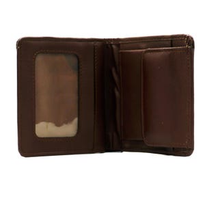 Portefeuille à deux volets en cuir marron classique pour homme | Style vintage mince | Pochette pour pièces de monnaie et fenêtre d'identification | Cadeau portefeuille fait main pour tous les jours