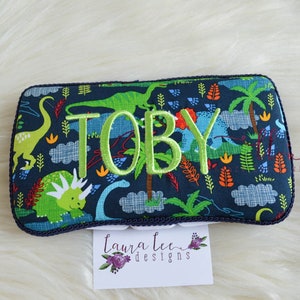 Dinosaurios en Blue Travel Baby Wipe Case, Regalo personalizado de baby shower, Soporte de toallitas para bebés, Embrague de bolsa de pañales, Toallitas para pañales, Toallitas para niños