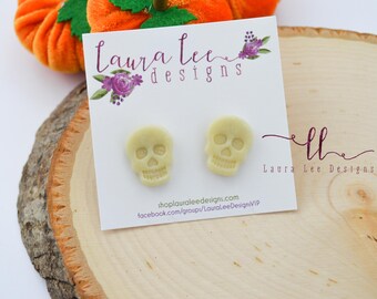 Skull Stud Earrings, Halloween Earrings, Spooky Earrings, Spooky Earrings, Glow in the Dark Skulls, Skull Earrings, Skull Studs, Skulls