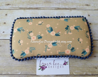READY TO SHIP, Peach and Navy Floral Travel Baby Wipe Case, Vintage Flower Wipecase, Baby Shower Gift, Wipe Holder, Diaper Bag Wipe Clutch