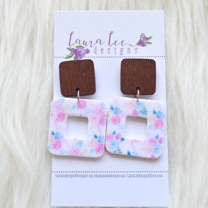 Pendientes LISTOS PARA ENVIAR, Pendientes de arcilla Sqaure, Pendientes de arcilla, Pendientes de arcilla floral, Pendientes ligeros, Pendientes hechos a mano, Pendientes de verano